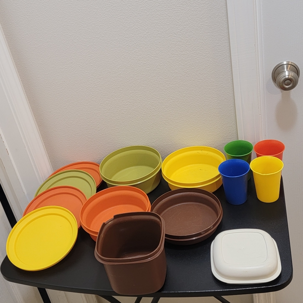 Vintage Lot of Random Tupperware Cups Bowls Lids‎ Storage Container